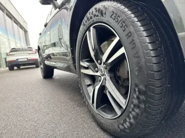 XC60 2.0 PHEV R-Design Expression Recharge Plug-
