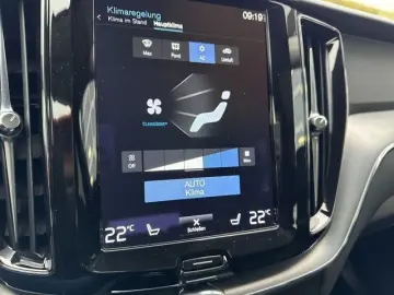 XC60 2.0 PHEV R-Design Expression Recharge Plug-