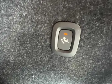 XC40 T2 2WD Plus Dark 360°/ AHK/ PANO