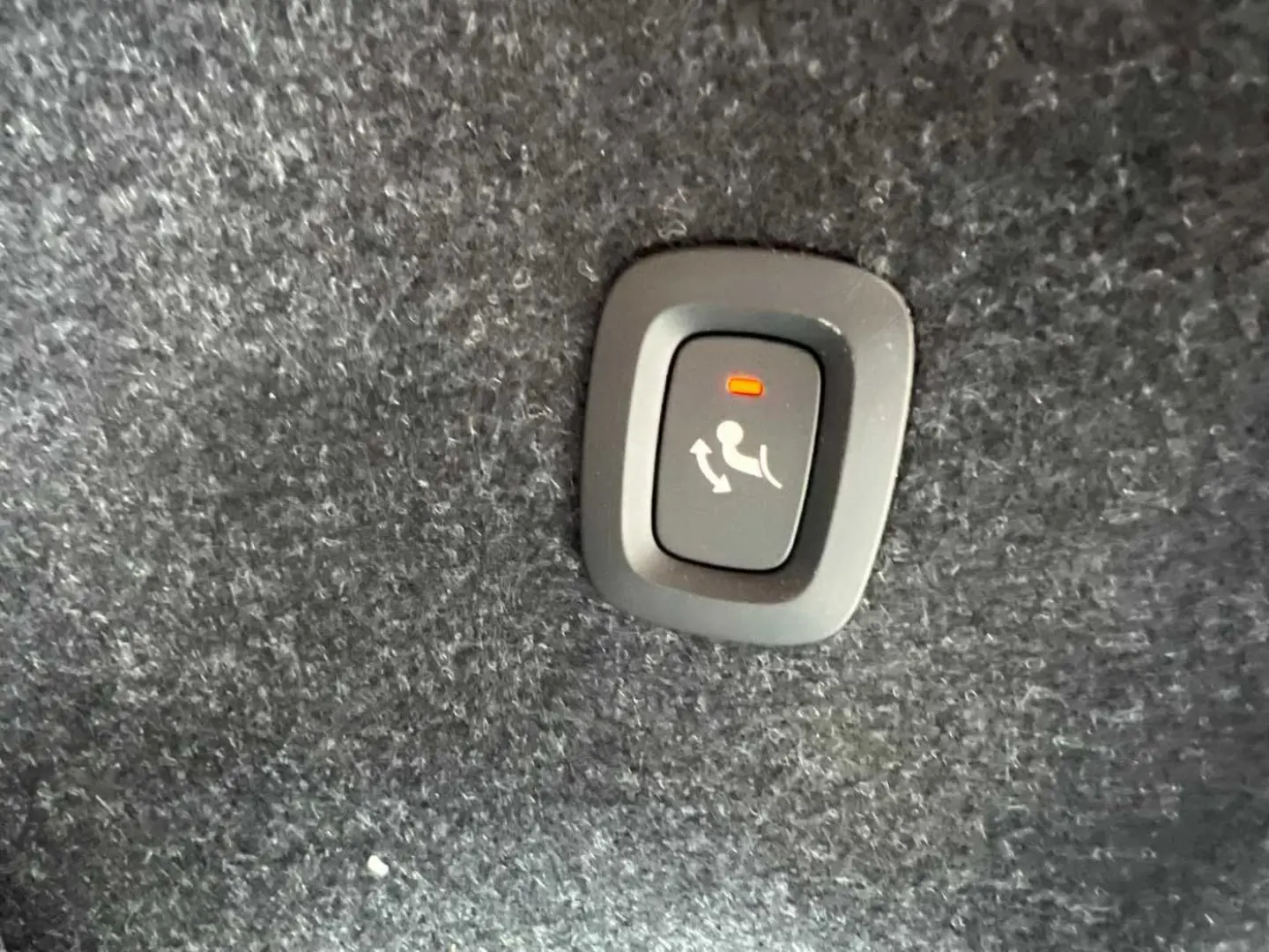 XC40 T2 2WD Plus Dark 360°/ AHK/ PANO