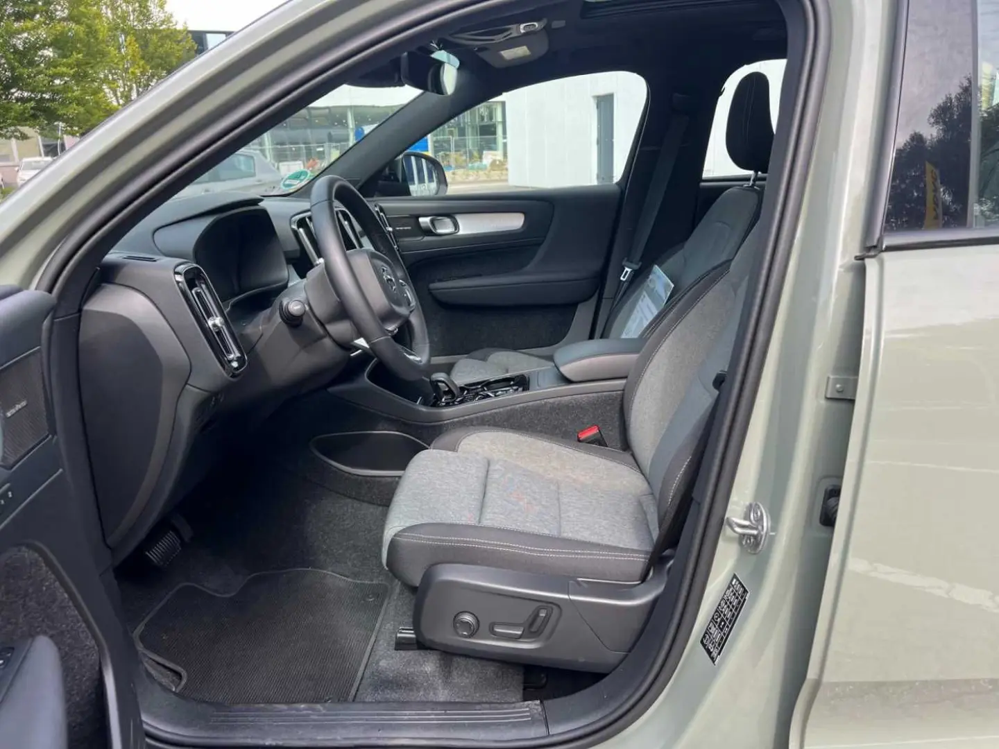 XC40 T2 2WD Plus Dark 360°/ AHK/ PANO