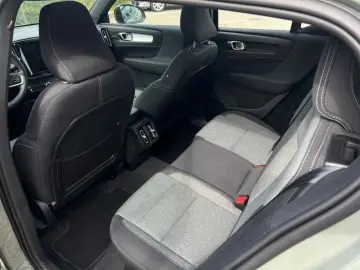 XC40 T2 2WD Plus Dark 360°/ AHK/ PANO