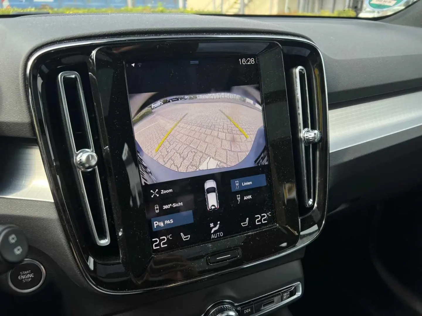 XC40 T2 2WD Plus Dark 360°/ AHK/ PANO