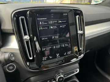 XC40 T2 2WD Plus Dark 360°/ AHK/ PANO