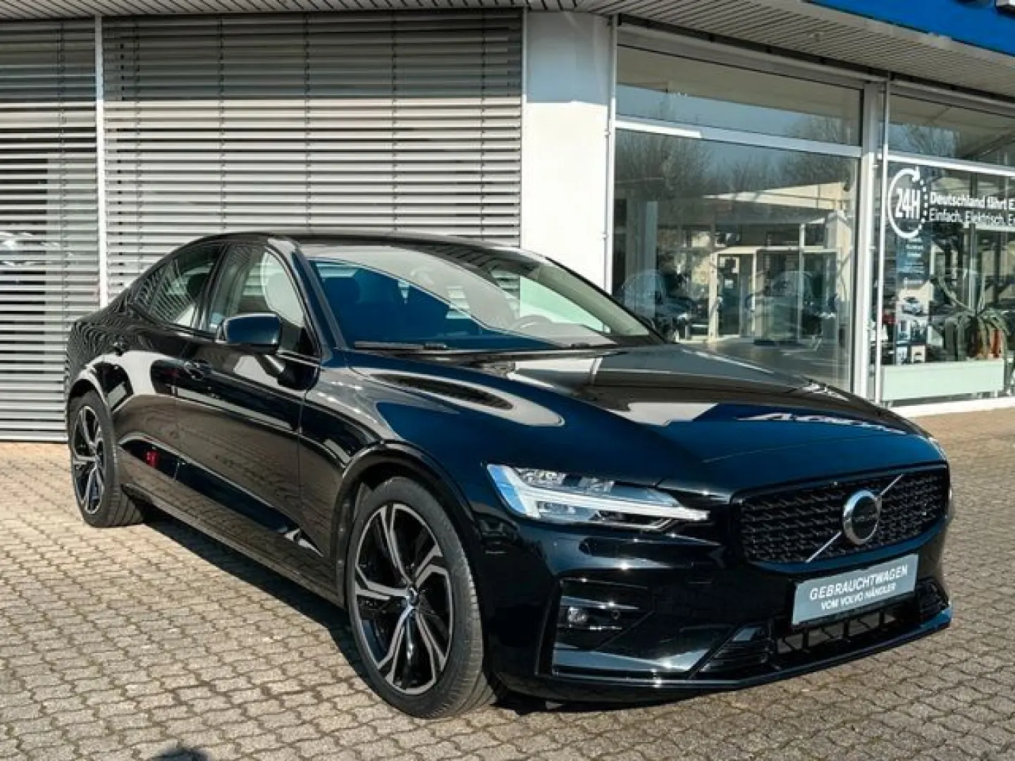 S60 Lim. B4 Plus Dark ACC 19