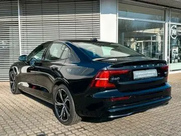 S60 Lim. B4 Plus Dark ACC 19