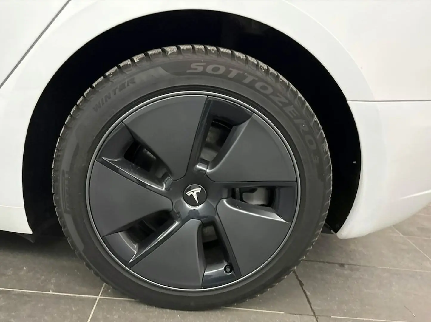Model 3 LONG RANGE DUAL 4WD SoH 98/100 NP:59tEUR