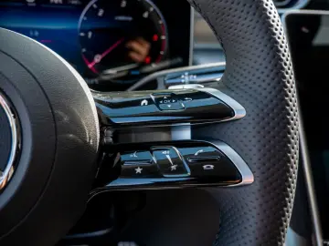 GLC 220 d 4M AMG Line AHK Distr Pano Night Burme