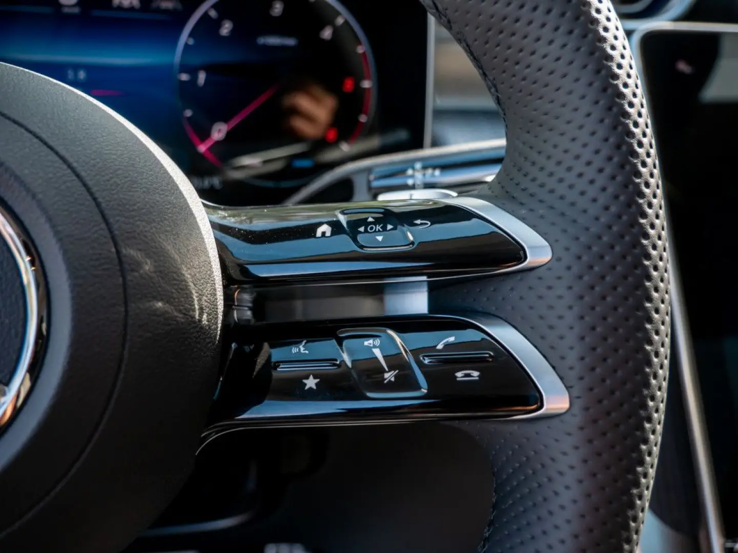 GLC 220 d 4M AMG Line AHK Distr Pano Night Burme