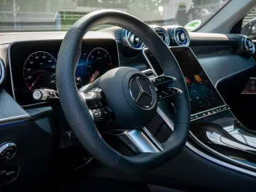 GLC 220 d 4M AMG Line AHK Distr Pano Night Burme