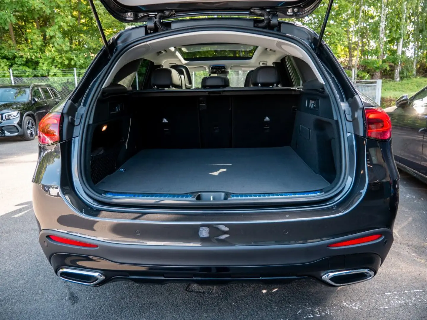 GLC 220 d 4M AMG Line AHK Distr Pano Night Burme