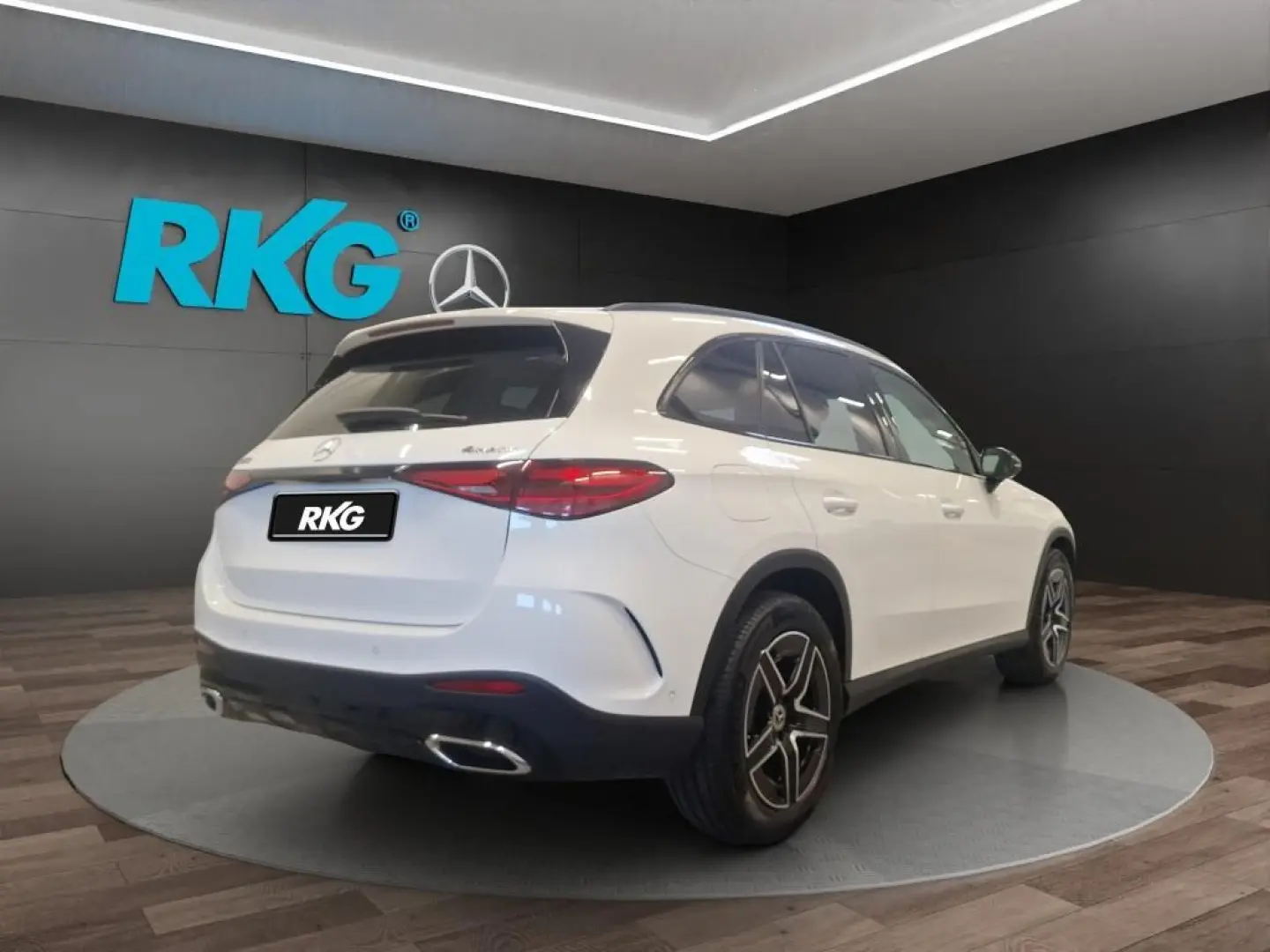 GLC 200 4M AMG LED DISTRONIC NAVI KEYLESS 360°