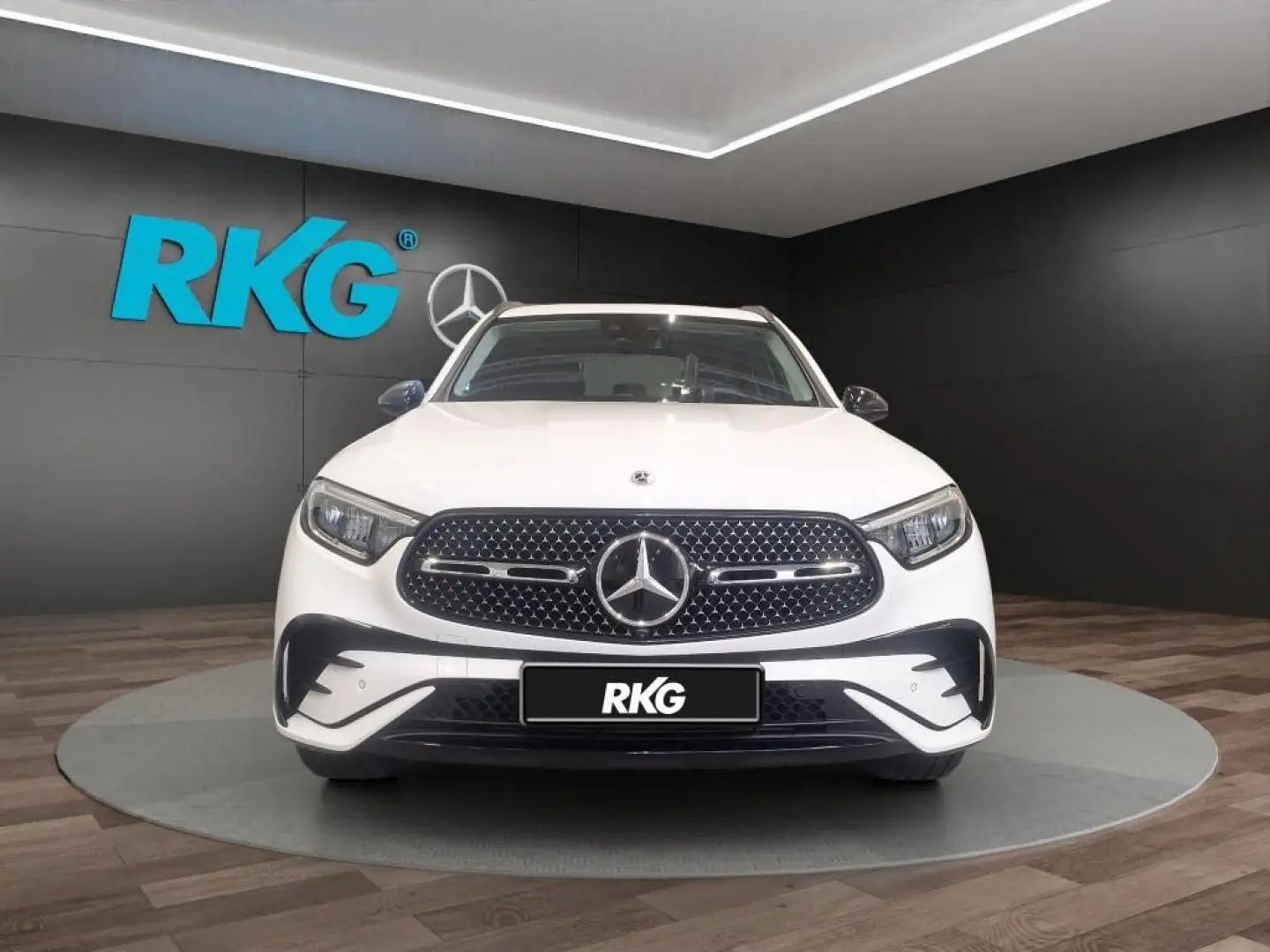 GLC 200 4M AMG LED DISTRONIC NAVI KEYLESS 360°