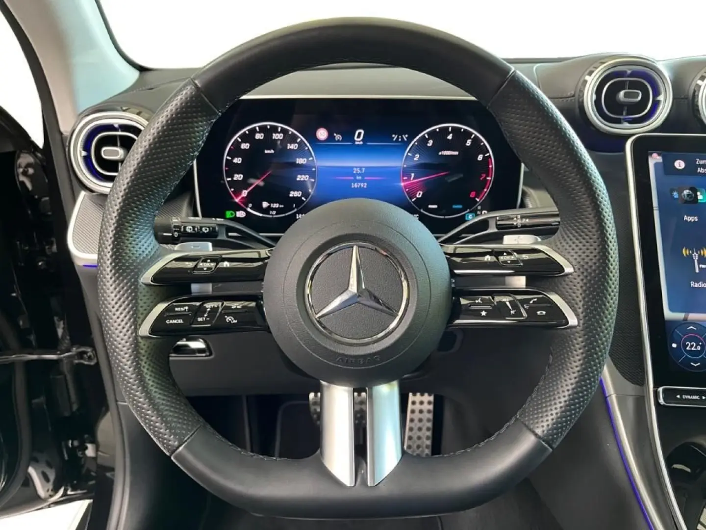 GLC 200 4matic AMG +MBUX+SpurW+W-Paket+PDC+LED