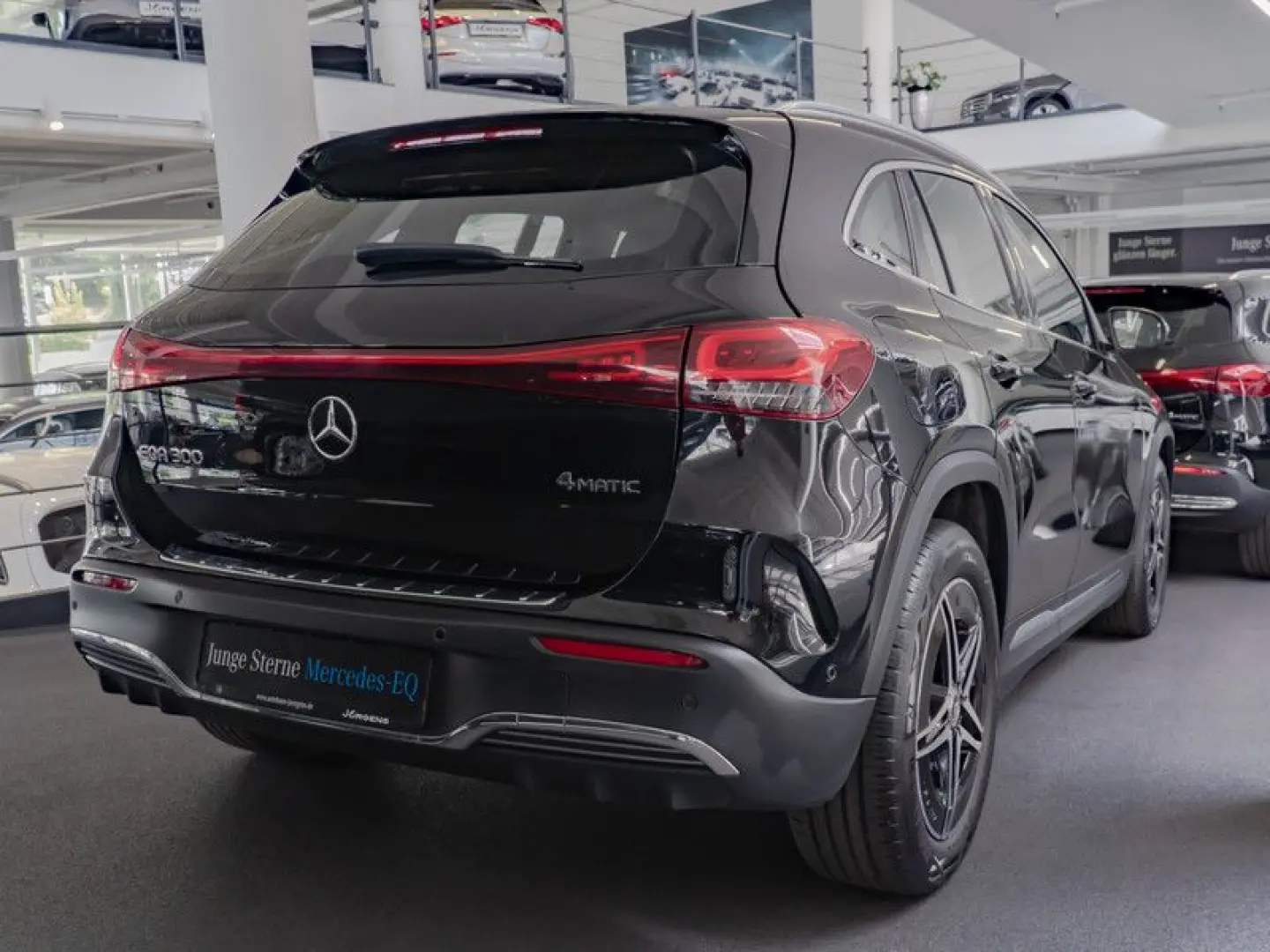 EQA 300 4M AMG/CAM/EASY-PACK/Shz/MBUX-AR Nav/18'