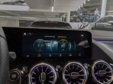EQA 300 4M AMG/CAM/EASY-PACK/Shz/MBUX-AR Nav/18'