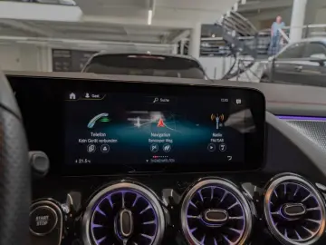 EQA 300 4M AMG/CAM/EASY-PACK/Shz/MBUX-AR Nav/18'