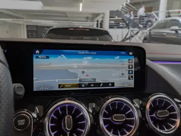 EQA 300 4M AMG/CAM/EASY-PACK/Shz/MBUX-AR Nav/18'