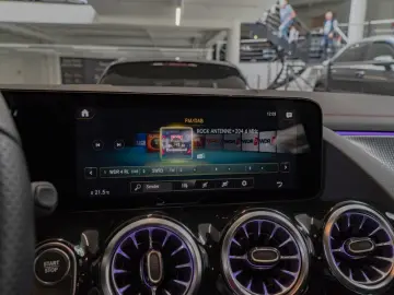 EQA 300 4M AMG/CAM/EASY-PACK/Shz/MBUX-AR Nav/18'