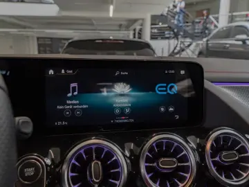 EQA 300 4M AMG/CAM/EASY-PACK/Shz/MBUX-AR Nav/18'