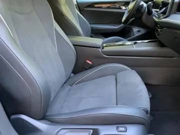 Passat Variant 2.0 TDI DSG ELEGANCE 5JG+NAVI+AHK