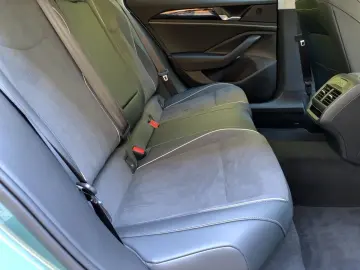 Passat Variant 2.0 TDI DSG ELEGANCE 5JG+NAVI+AHK