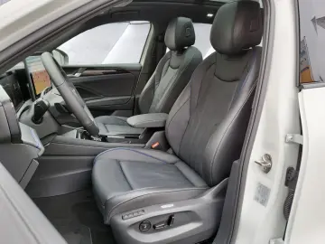 Tiguan 2.0 TDI R-Line 4x4*PAN*BLACK/NP:72.800¤ S