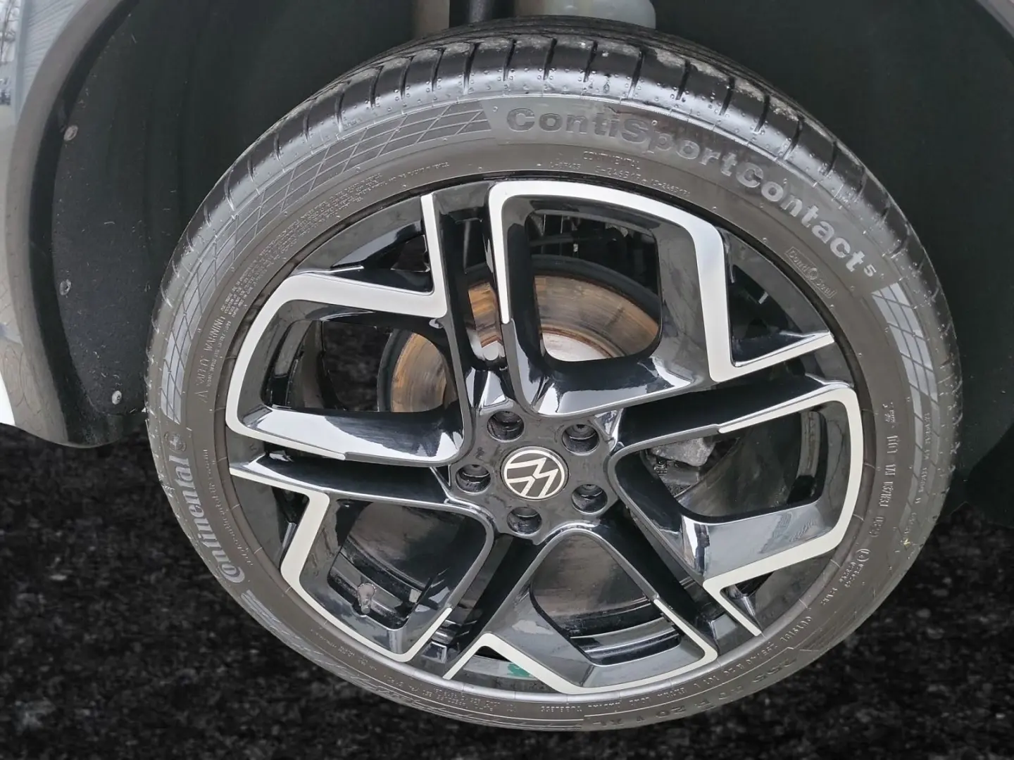 Tiguan 2.0 TDI R-Line 4x4*PAN*BLACK/NP:72.800¤ S