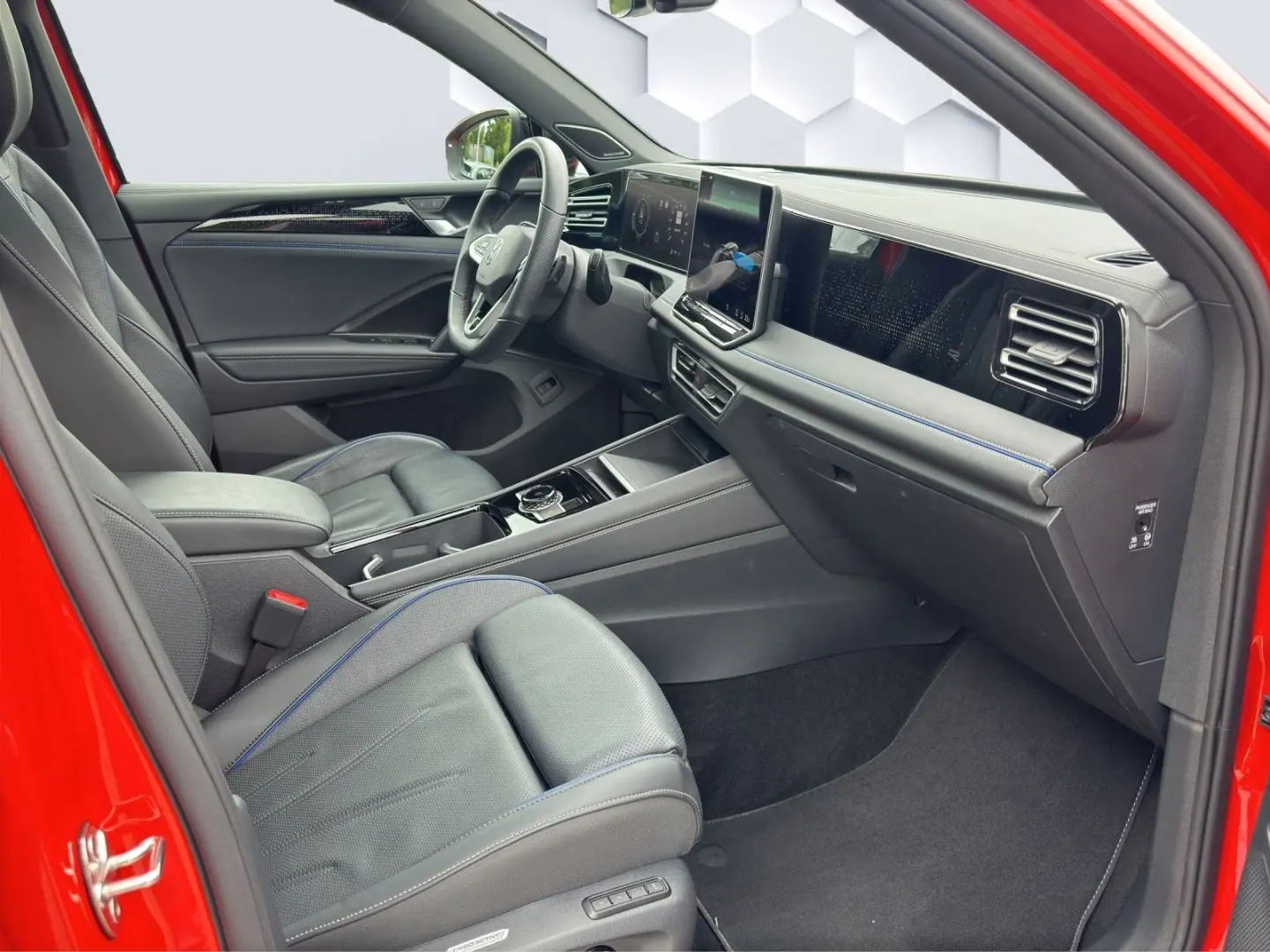 Tiguan 2.0 TDI 4M R-Line DSG 142kW AHZV LED Pano