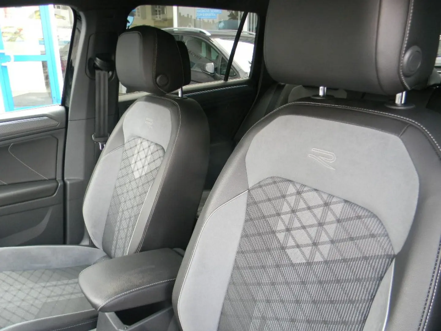 Tiguan R-Line 4M Black Style 2,0 TDi DSG AHK,PAN