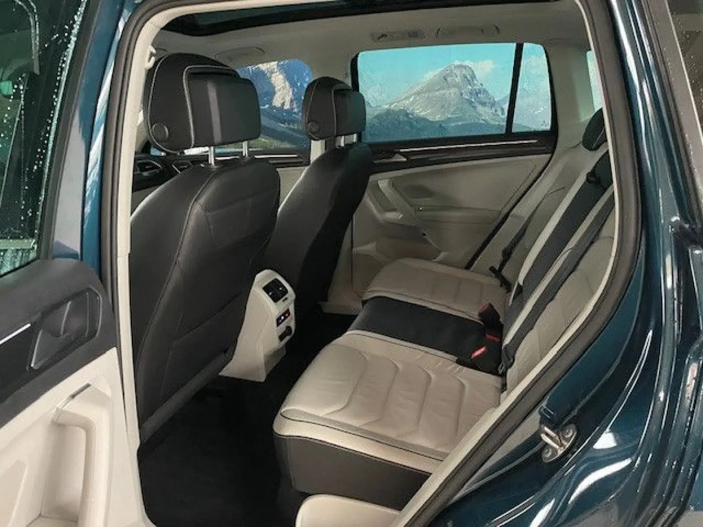 Tiguan Elegance DSG 4M LED Matrix Panodach AHK