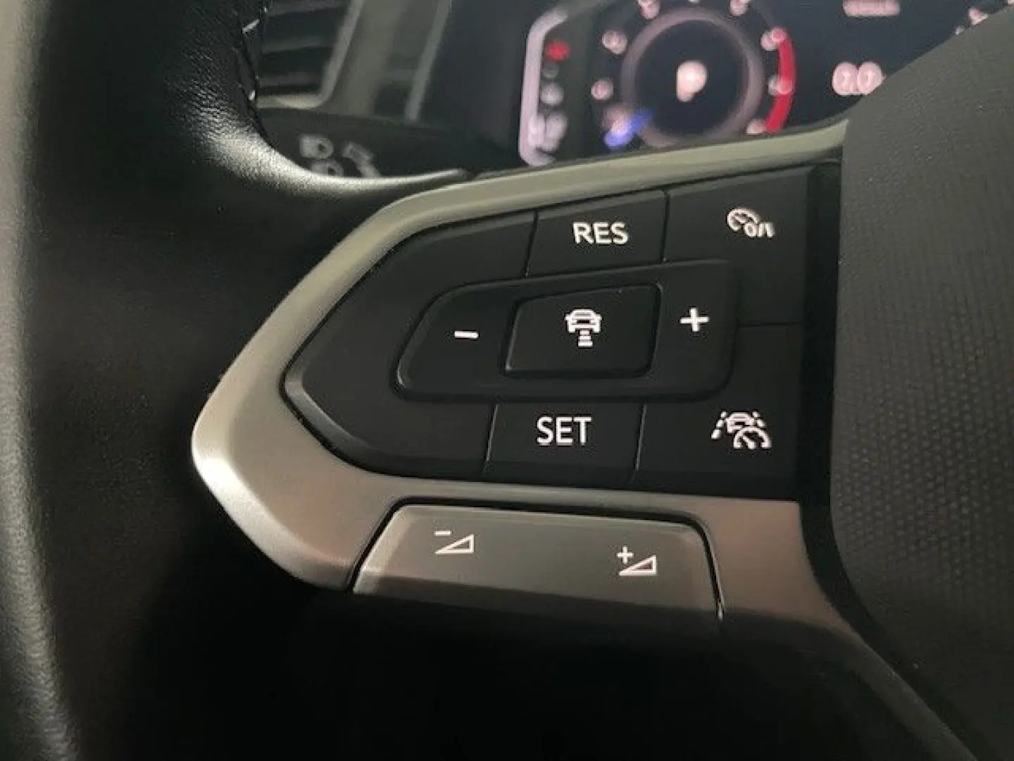Tiguan Elegance DSG 4M LED Matrix Panodach AHK