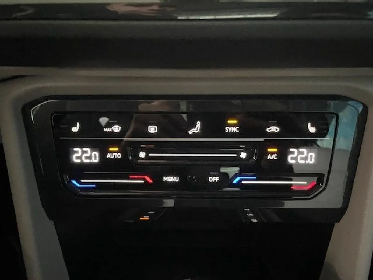 Tiguan Elegance DSG 4M LED Matrix Panodach AHK