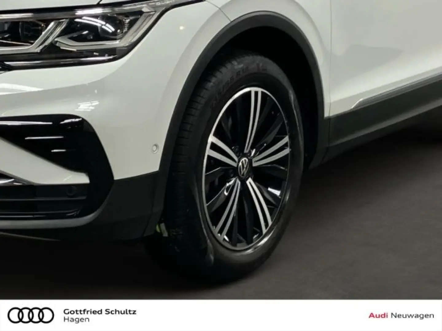 Tiguan 2.0 TSI DSG 4M IQ.Light NAV PAN ACC Elega