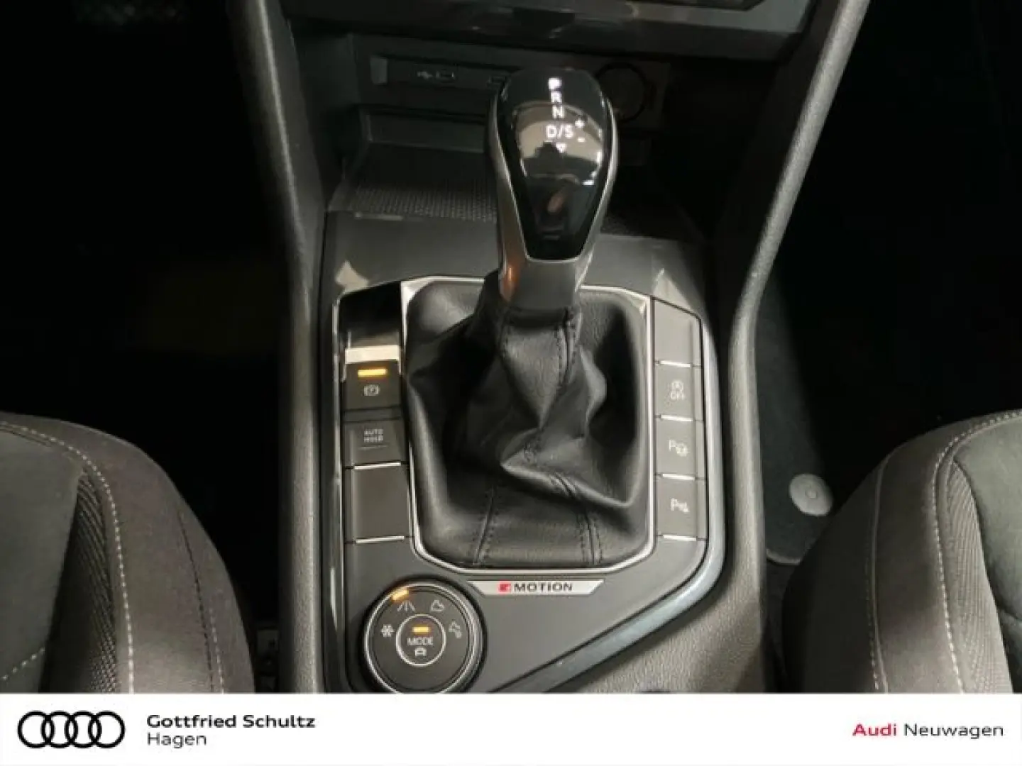Tiguan 2.0 TSI DSG 4M IQ.Light NAV PAN ACC Elega