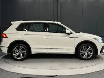 Tiguan R-Line 4Motion*19Zoll*PANORAMA*MATRIX*AHK