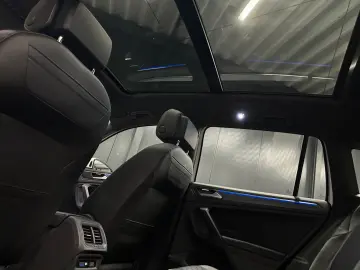Tiguan R-Line 4Motion*19Zoll*PANORAMA*MATRIX*AHK