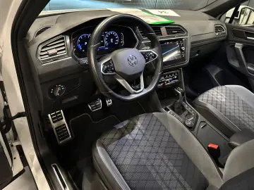 Tiguan R-Line 4Motion*19Zoll*PANORAMA*MATRIX*AHK