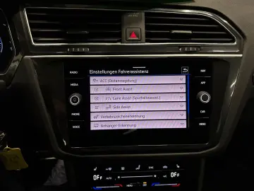 Tiguan R-Line 4Motion*19Zoll*PANORAMA*MATRIX*AHK