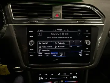 Tiguan R-Line 4Motion*19Zoll*PANORAMA*MATRIX*AHK