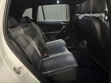Tiguan R-Line 4Motion*19Zoll*PANORAMA*MATRIX*AHK