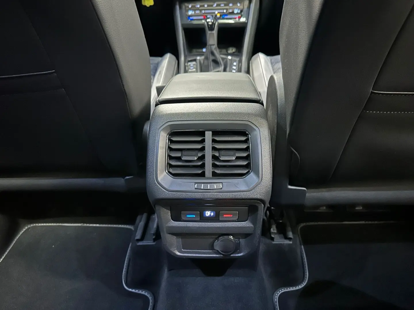 Tiguan R-Line 4Motion*19Zoll*PANORAMA*MATRIX*AHK