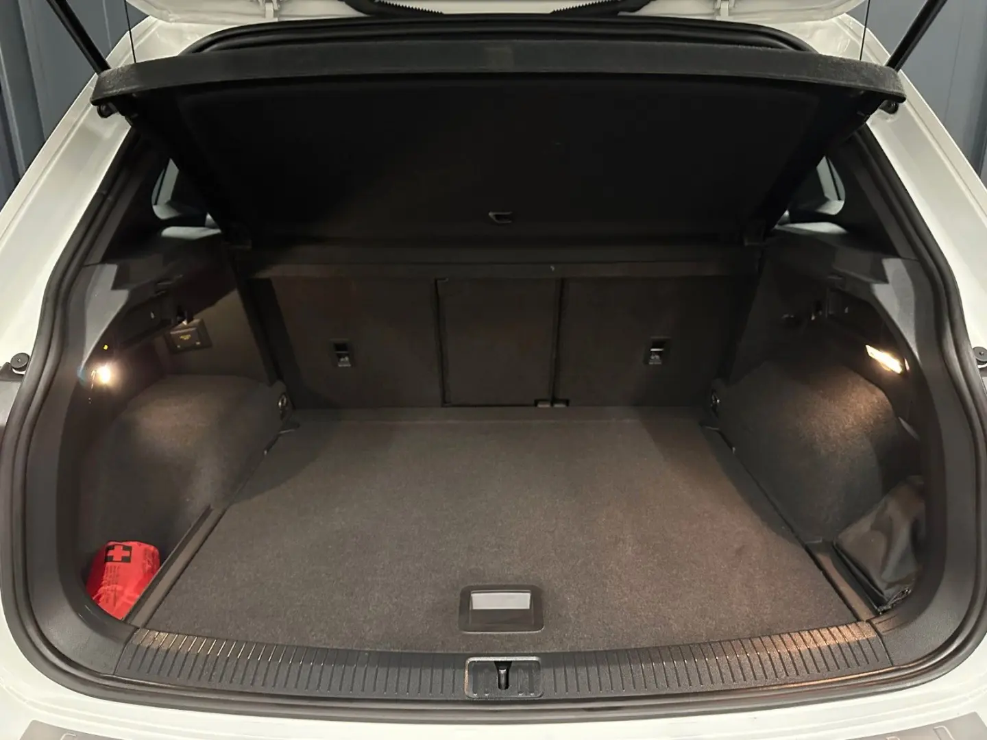 Tiguan R-Line 4Motion*19Zoll*PANORAMA*MATRIX*AHK