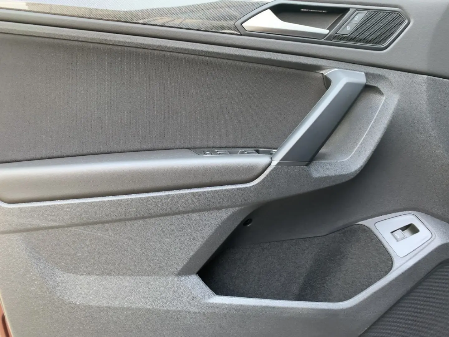 Tiguan 2.0 TDI 4M DSG ELEGANCE IQ+NAVI+AHK+PANO