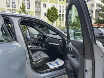 XC90 MomentumPro AWD 7-SITZ+PANO-SD+LEDER+KAMERA