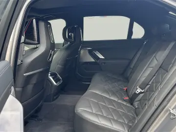 740d xDrive Limousine M Sport DA Prof. PA Prof. 
