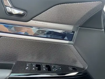 740d xDrive 30% UPE-Nachlass | SITZBELÜFTUNG