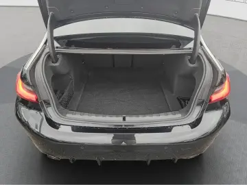 320d xDrive M Sport ACC Standheiz. HIFI Kamera