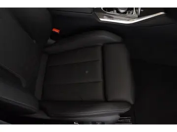 M3 Competition M xDrive Panoramadach Harman Kard