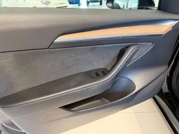 Model 3 Long Range Dual 79 kWh AWD Navigation...